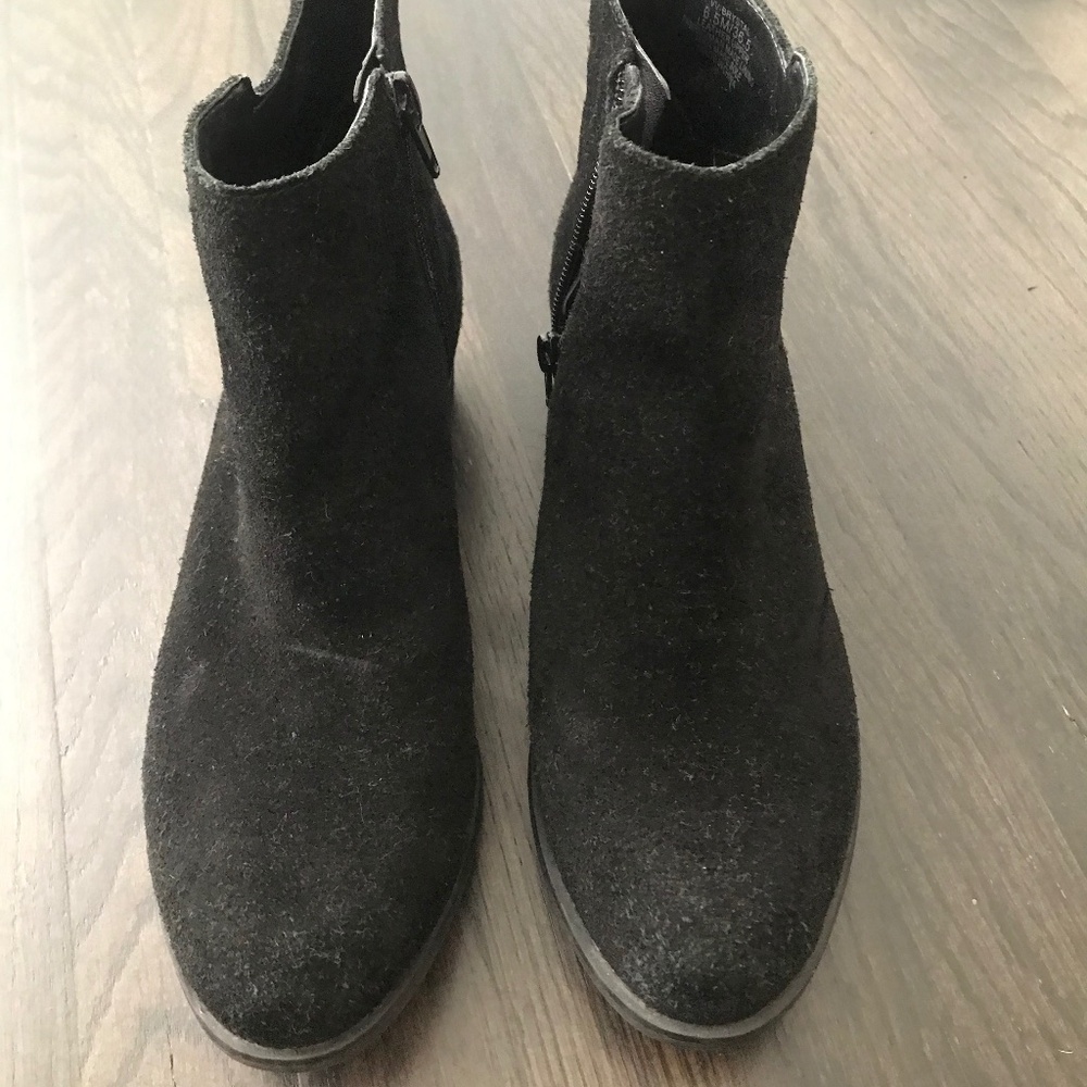 Vince Camuto Bootie ankle Suede Low heel